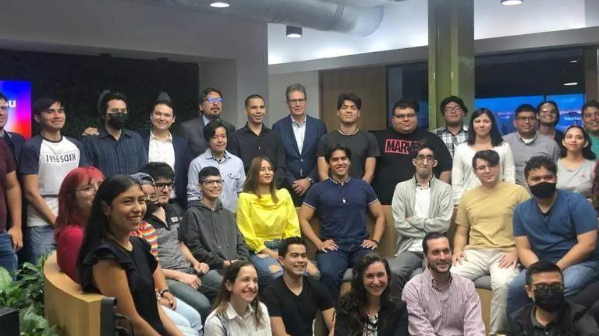 Cemex apunta a la innovación de los jóvenes con clases de Python